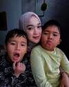 Ririe Fairus mantan istri Ayus Sabyan bersama dua anaknya