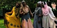 Foto Gaya Busana Girlband `Syariah` Samara 37