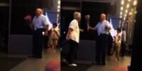 Video Pria Tua Romantis Tunggu Istrinya di Bandara Jadi Viral