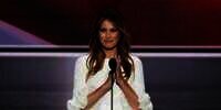 Dalam Sejam, Gaun Melania Trump Saat Pidato Ludes Terjual