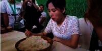 Astaghfirullah, Wanita Ini Habiskan 4 Kg Nasi Putih Sendirian