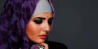 Gaya Santai dengan Sentuhan Makeup Elegan