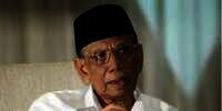 KH Hasyim Muzadi dan Kejenakaan Sindiran