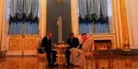 Perjamuan Mewah Presiden Putin ke Raja Salman, Serba Emas!