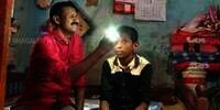 Bocah Ajaib! Bisa Nyalakan Lampu Hanya dengan Sentuhan