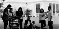 Momen Langka, Pose Mesra Gibran dan Selvi Ananda