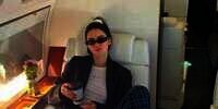 Gaya Outfit Seleb Hollywood Saat Naik Private Jet, Kece Abis!