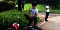 Viral! Ditilang Polisi, Pemuda Ngamuk Rusak Motor Sendiri