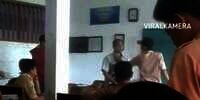 Viral Siswa SMP Tantang dan Cengkeram Kerah Guru di Dalam Kelas