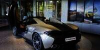 Tukang Kayu Boyong McLaren Usai Registrasi Ulang Sim Card