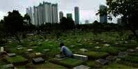Pria Tewas Tersambar Petir Saat Bersihkan Makam Keluarga