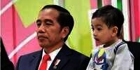 Ikut Jokowi di Peringatan Isra Mi'raj, Harga Sepatu Jan Ethes Bikin Melongo