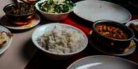 Begini Cara Memanaskan Nasi yang Benar