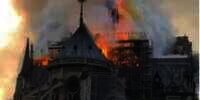 Gereja Abad 12 Notre Dame Paris Dilalap Api