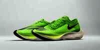 Lari Lebih Cepat dengan Sneakers Kekinian
