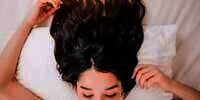 5 Cara Menata Rambut di Malam Hari Agar Rapi Sampai Pagi