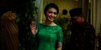 Gaya Simpel Menantu Cantik Jokowi Pakai Maternity Outfit Mewah