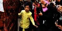 Ikut Upacara di Istana, Sepatu Jan Ethes Bikin Salah Fokus