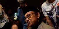 Saat BJ Habibie Muda Sholat di dalam Gereja untuk Doakan Orangtua