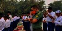 Terkepung Kabut Asap, Santri dan TNI Sholat Istisqa