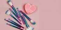 Cara Mengeringkan Kuas Makeup dan Bulunya Tetap Bervolume