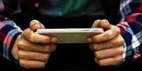 Fakta Heboh Pecandu Gadget Bermata Juling