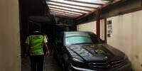 Pemilik Mobil Mewah di Gandaria Tunggak Pajak Rp81 Juta