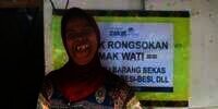 Kisah Mak Wati, Wanita Pemulung Sampah yang Jadi `Juragan`
