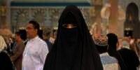Heboh Transgender Malaysia Umroh Pakai Hijab dan Cadar