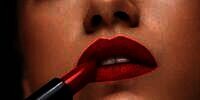 Tutorial Pakai Lipstik Agar Kece Pose Kekinian Saat Selfie