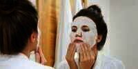 Sheet Mask Tak Menempel Sempurna di Wajah, Ini Sebabnya