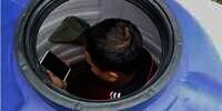 Salut! Guru Masuk Toren Air Sambil Mengajar Online
