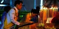 Raja Thailand Kabur dari Isolasi untuk Hadiri Pesta