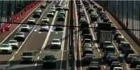 Ngeri, Detik-detik Jembatan yang Dipadati Mobil di China Bergoyang