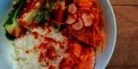 Bosan dengan Santan? Yuk, Bikin Nasi Salmon Saus Korea