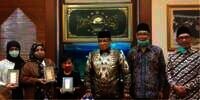 Ibu dan Dua Anak Peluk Islam, Dibimbing Ketum PBNU