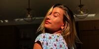 Trik Unik Hailey Bieber Ini Bisa Ditiru untuk Atasi Jerawat