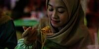 Tips Bijak Makan Mie Instan Agar Tetap Sehat