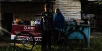 Ponidi, Penjual Papeda yang Tak Pernah Berhenti Sedekah
