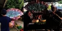 Anak Kerja di Warung Hadiahi Buket Bunga dari Uang, Ibu Terharu dan Menangis