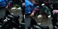 Video Viral Ustaz Borong Jualan Nenek Pelapak Pinggir Jalan Saat Hujan Deras