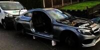 Mercy Baru Cuma Parkir 7 Jam, Hasilnya Pintu, Roda, Kaca, Spion, dan Kap Raib