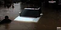'Benamkan' Mobil Mewah di Tengah Banjir, Dedy Mulyadi Dibawa TNI