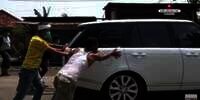 Momen Dedy Mulyadi Jemput Mobil Mewah yang `Dibenamkan` di Tengah Banjir