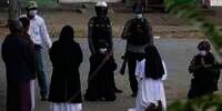 Biarawati Myanmar Berlutut di Depan Polisi Bersenjata demi Lindungi Demonstran