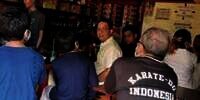Gubernur DKI Jakarta Asyik Ngopi di Warkop, Pengunjung: Bapak Mirip Pak Anies Ya