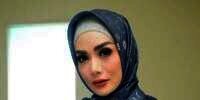 Cantik Banget, Pesona Krisdayanti Berhijab Biru