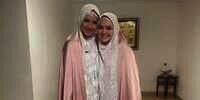 Cantiknya Amanda Manopo dan 'Mertua' Kenakan Mukena Kembaran