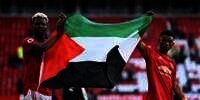 Masya Allah, Paul Pogba Bentangkan Bendera Palestina di Markas MU