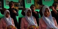 Momen Romantis Ini Berubah Ngakak, Mau Ketawa Takut Kualat